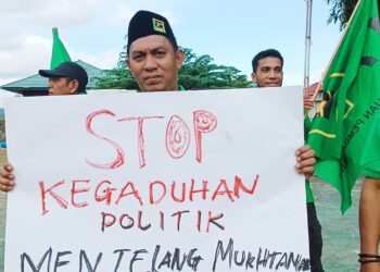 Demonstrasi kader PPP Se-Papua Barat menolak tehadap manuver yang dilakukan Romahurmuzy alias Rommy menjelang pelaksanaan Muktamar PPP.