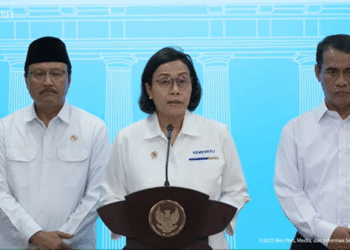 Menteri Keuangan Sri Mulyani dalam konferensi pers usai rapat terbatas bersama Presiden Prabowo di Kantor Presiden Jakarta, Senin (2/6/2025).