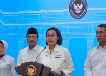 Menteri Keuangan Sri Mulyani dalam konferensi pers usai rapat bersama Presiden Prabowo di Kantor Presiden Jakarta, Senin (2/6/2025).