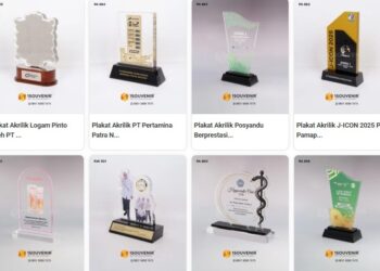 Piala Akrilik.