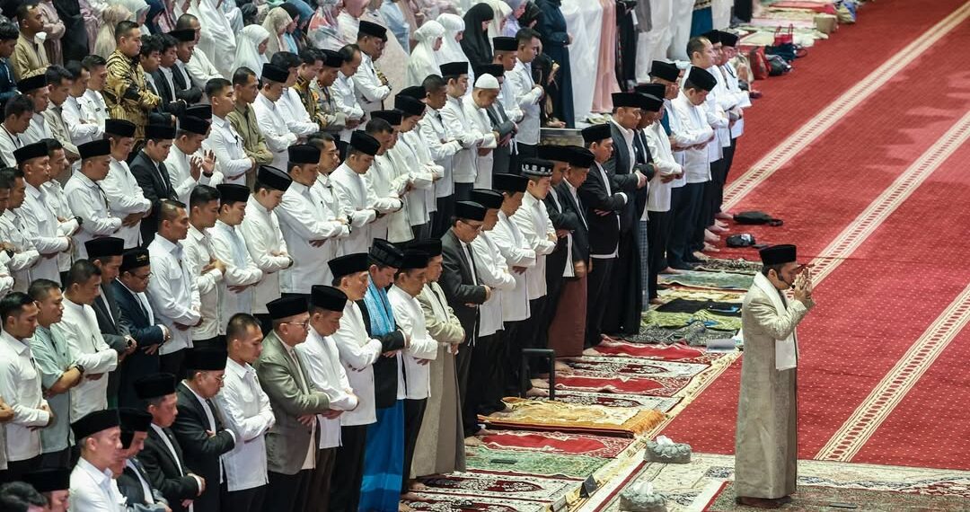 Presiden Prabowo saat mengikuti perayaan sholat idul adha di Masjid Istiqlal Jakarta, Jum'at (6/6/2025). Sumber foto : Sekretariat Kabinet