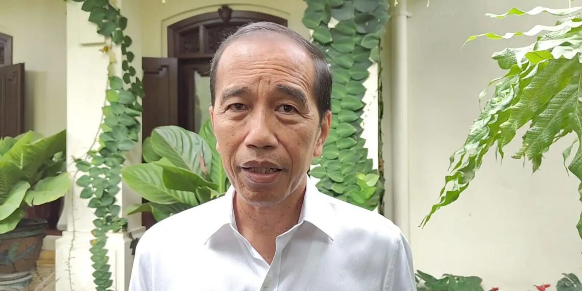 Jokowi di kediamannya di Solo
