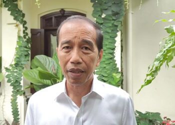 Jokowi di kediamannya di Solo