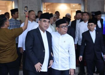 Ketua MPR RI sekaligus Sekjen Partai Gerindra Ahmad Muzani (kiri)