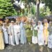 Ketua Poksi X Fraksi Partai Golkar, Hetifah Sjaifudian, bersama Sri Suparni Bahlil, seusai melaksanakan sholat idul adha di Masjid DPP Partai Golkar, Jum'at (6/6/2025).