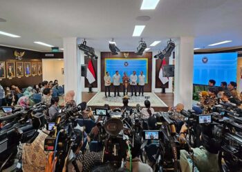 Konferensi Pers pencabutan izin tambang 4 perusahaan di Raja Ampat.