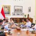 Presiden Prabowo Subianto saat memimpin rapat terbatas mengenai penanganan sampah di seluruh Indonesia, Selasa (10/6/2025), di Istana Merdeka. Sumber foto : instagram Sekretariat Kabinet