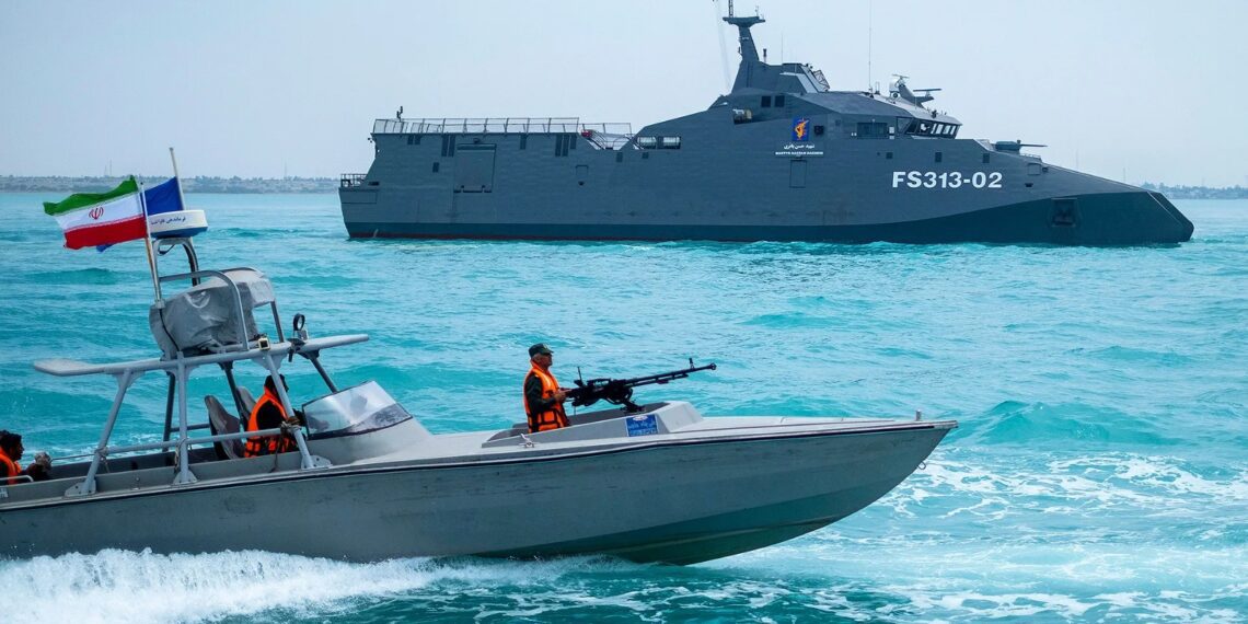 Pasukan Garda Revolusi Islam Iran saat beroperasi menyisir Selat Hormuz