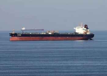Kapal tanker minyak melintasi Selat Hormuz, pada 21 Desember 2018. Sumber foto : Reuters.