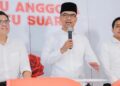 Bro Ron (Tengah)