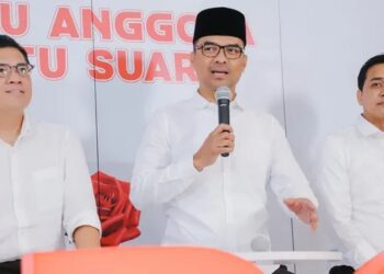 Bro Ron (Tengah)
