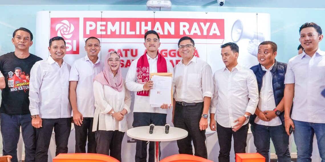 Kaesang Pangarep (tengah)