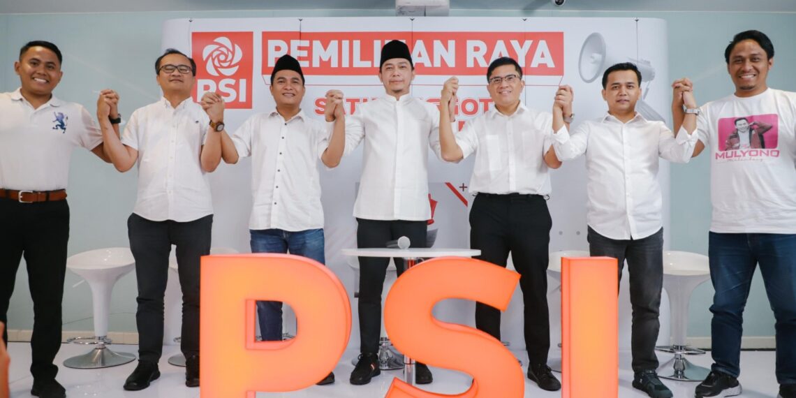 Eks Ketum PMII, Agus Mulyono Herlambang, aat mendaftar menjadi Ketua Umum PSI kemarin, Senin (23/06).