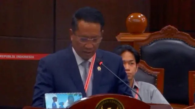 Menteri Hukum RI, Supratman Andi Agtas mewakili pemerintah dalam sidang uji formil Undang-Undang Nomor 3 Tahun 2025 tentang Perubahan atas UU Nomor 34 Tahun 2004 tentang Tentara Nasional Indonesia (UU TNI) di MK. Sumber foto : Istimewa.