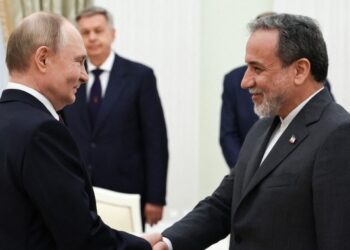 Presiden Rusia Vladimir Putin bertemua dengan Menteri Luar Negeri Iran Abbas Araghchi di Moskow, Senin (23/06).