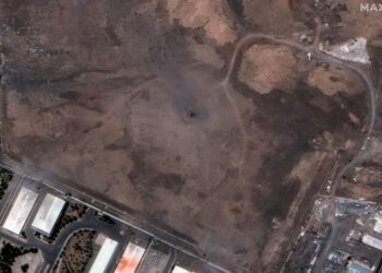 Citra satelit memperlihatkan tampilan dekat kawah di atas fasilitas bawah tanah Natanz Enrichment Facility, setelah dihantam serangan udara AS, dekat Natanz, Iran, 22 Juni 2025. Sumber Foto : Maxar Technologies. Disiarkan melalui REUTERS.