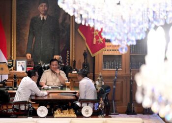 Presiden Prabowo saat menerima telepon dari Presiden Korsel, Lee Jae-myung pada Senin malam (23/06). Sumber foto : Sekretariat Kabinet.