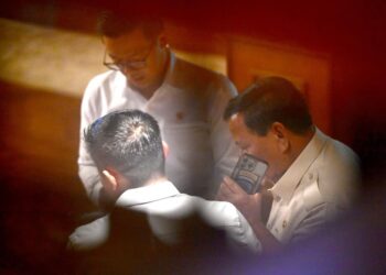 Presiden Prabowo saat menerima telepon dari Presiden Korsel, Lee Jae-myung pada Senin malam (23/06). Sumber foto : Sekretariat Kabinet.