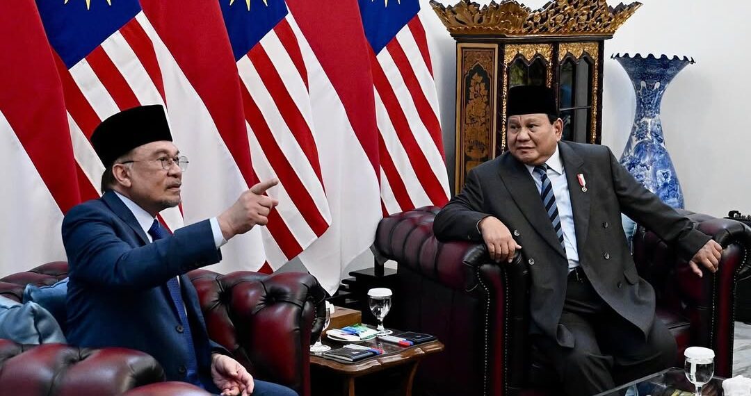 Prabowo Subianto (Kanan) PM Malaysia Anwar Ibrahim (Kiri). Sumber foto : Sekretariat Presiden).
