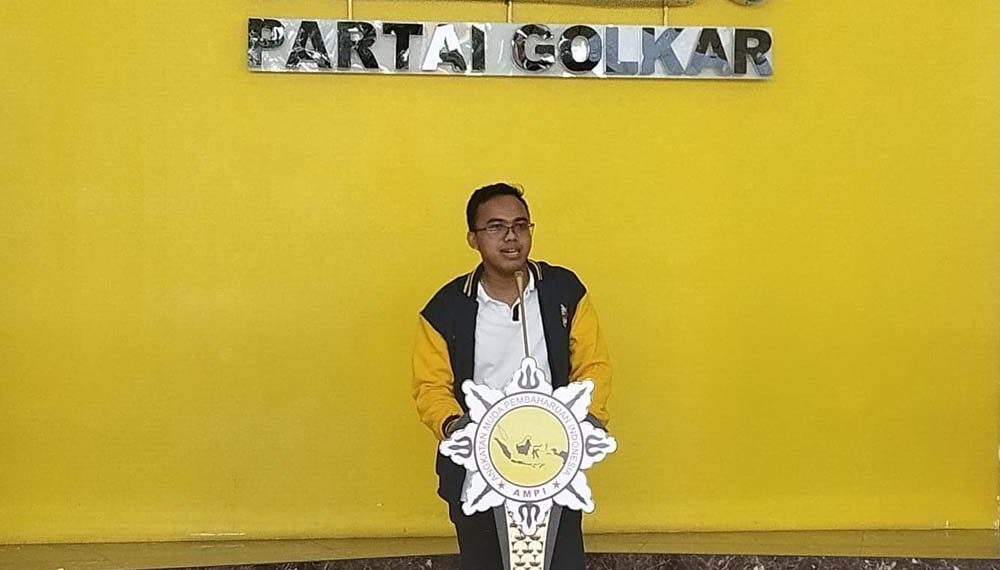 Ari Sutrisno, saat bergabung ke Partai Golkar.