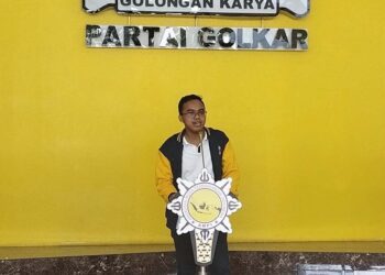 Ari Sutrisno, saat bergabung ke Partai Golkar.