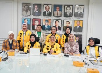 Ketua Umum PP KPPG, Hetifah Sjaifudian bersama Pengurus teras KPPG.