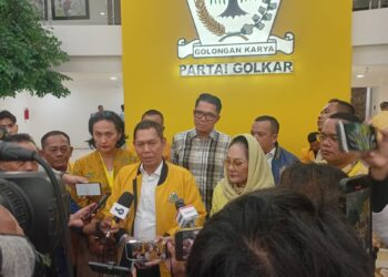 Wakil Ketua DPR RI yang juga Politisi Partai Golkar, Adies Kadir, saat sesi wawancara bersama awak media seusai diskusi publik bertajuk "Quo Vadis Pemilu Indonesia? di DPP Partai Golkar, Kamis (24/7).