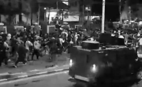 Kendaraan taktis Brimob jenis barracuda saat melindas seorang driver ojek online dan melukai satu orang lainnya.