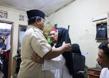 Presiden Menyambangi Kediaman Almarhum Affan Kurniawan Pengemudi Ojek Online Yang Menjadi Korban Rantis Aparat. Sumber foto : instagram @presidenrepublikindonesia