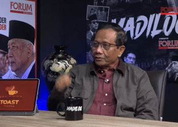 Mantan Menkopulhukam, Mahfud MD, dalam tayangan podcast Forum Keadilan TV yang tayang pada Jum'at (08/08).