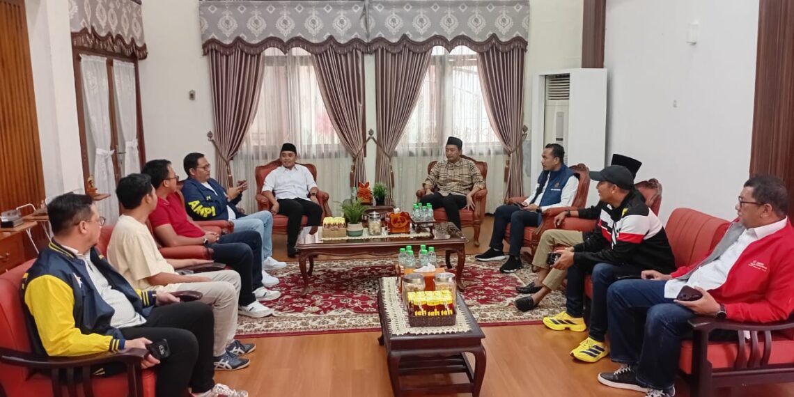 Walikota Pasuruan, Adi Wibowo, saat menerima kunjungan perwakilan DPP AMPI di rumah dinas Walikota di Pasuruan, Selasa (5/8).