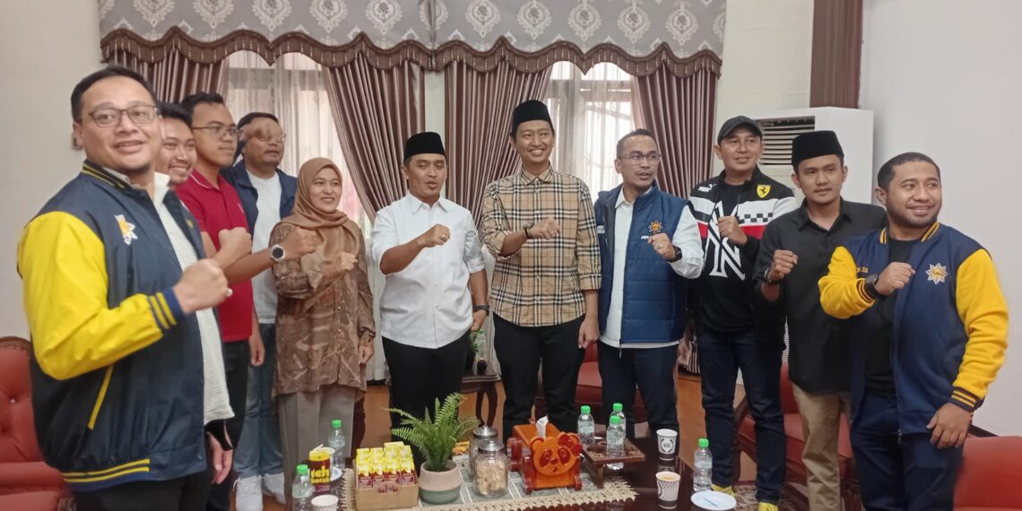 DPP AMPI ditemani Pengurus DPD AMPI Jawa Timur saat silaturahmi ke rumah dinas Walikota Pasuruan, Adi Wibowo, pada Selasa (06/08). Sumber foto : AMPI Media Centre.