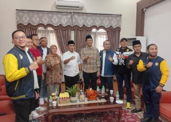 DPP AMPI ditemani Pengurus DPD AMPI Jawa Timur saat silaturahmi ke rumah dinas Walikota Pasuruan, Adi Wibowo, pada Selasa (06/08). Sumber foto : AMPI Media Centre.