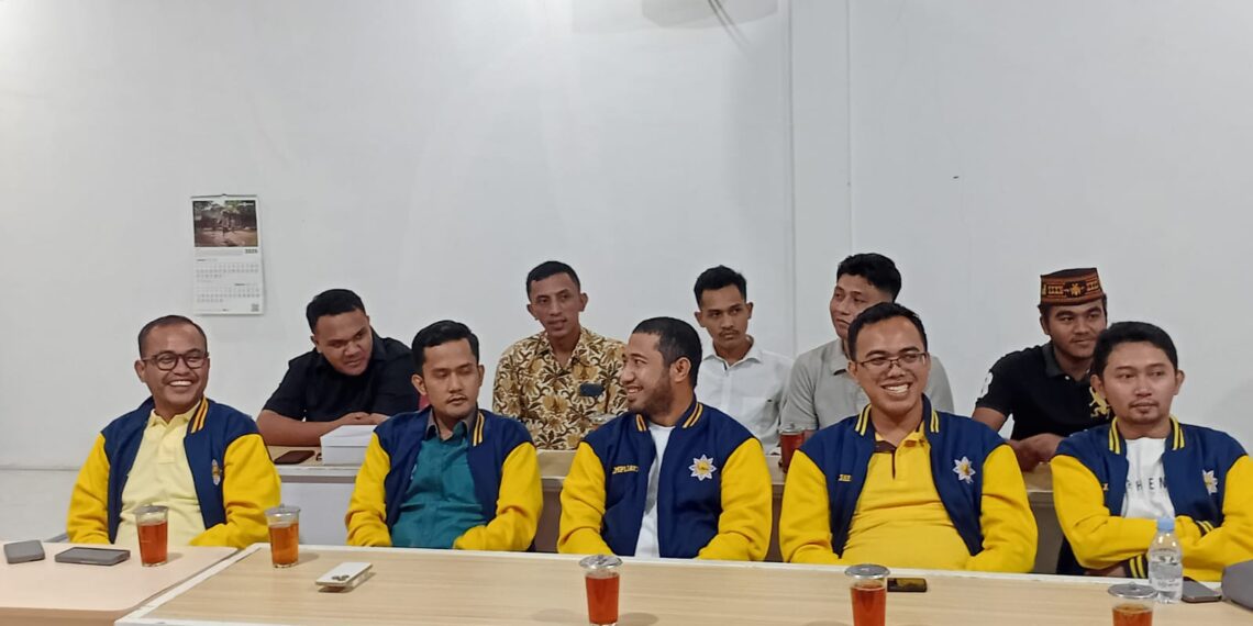 Robaytullah Kusuma Jaya (Kanan) saat pertemuan dengan DPD I Partai Golkar DI Yogyakarta.