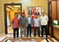 Kunjungan DPP PUI yang berlangsung pada Selasa (12/8/2025) dipimpin Ketua Bidang Hubungan Luar Negeri, Dr. Adhe Nuansa Wibisono disambut hangat oleh Dr. Cemal Sahin, Direktur Yunus Emre Enstitüsü Jakarta.