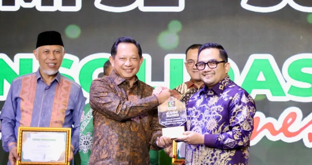 Menteri Dalam Negeri, Tito Karnavian, bersama dengan Koordinator Presidium MN KAHMI, Rifqinizamy Karsayudha