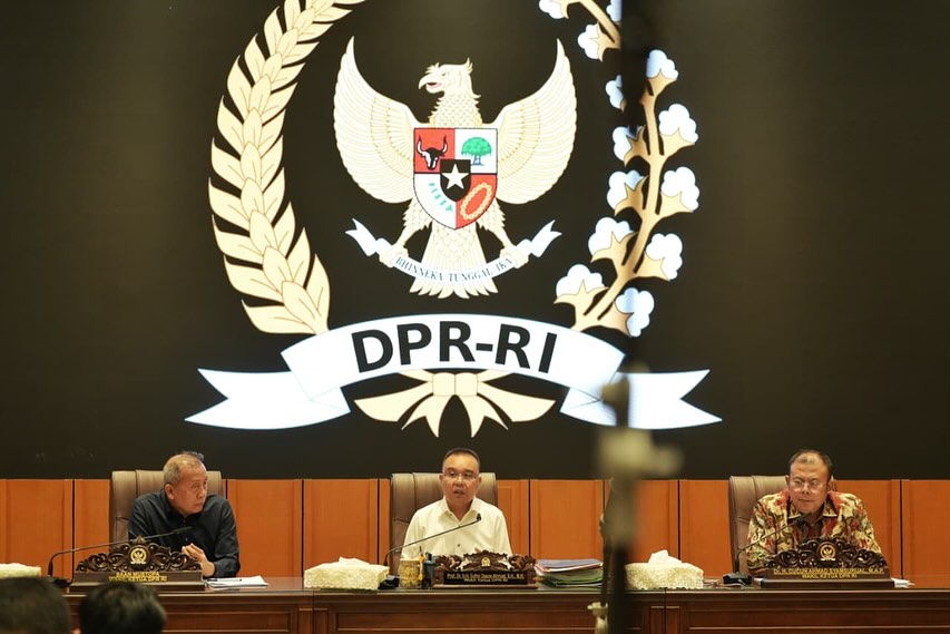DPR RI saat Menerima perwakilan organisasi kepemudaan, dan mahasiswa dari berbagai universitas di antaranya Dewan Pimpinan Pusat Gerakan Mahasiswa Nasional Indonesia (DPP GMNI), Gerakan Mahasiswa Kristen Indonesia (GMKI), Kesatuan Aksi Mahasiswa Muslim Indonesia (KAMMI), serta Himpunan Mahasiswa Islam.