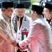Presiden Prabowo Subianto (kiri)