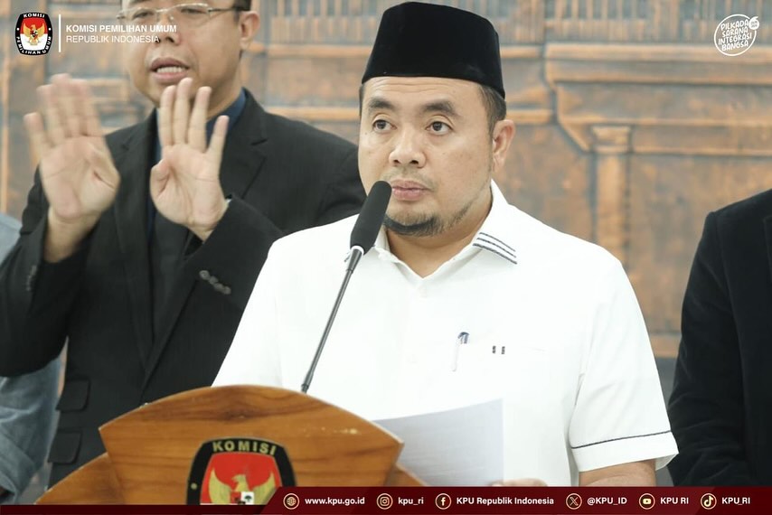 Ketua KPU Mochammad Afifuddin dalam jumpa pers di Kantor KPU RI, Jakarta, Selasa (16/9).