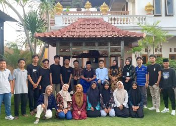 Muhlis Ali bersama kader HMI di Grha Yakusa Malang.