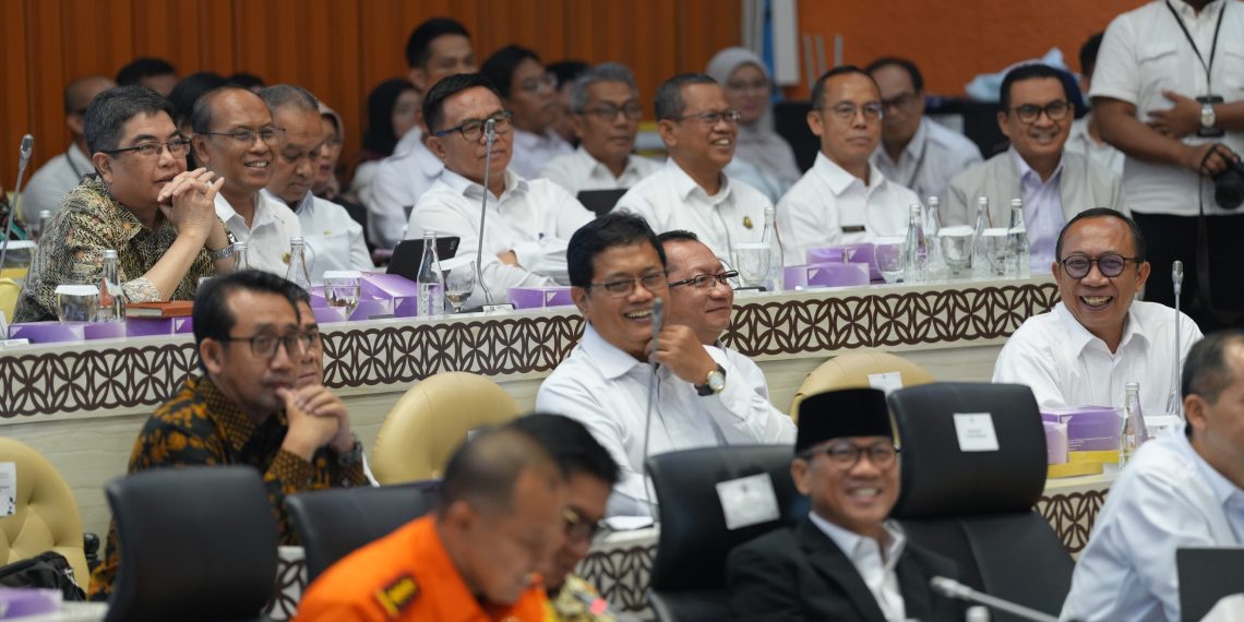 Rapat kerja sekaligus rapat dengar pendapat yang digelar di Ruang Komisi V, Gedung Nusantara, Senayan, Jakarta, Senin (15/9)