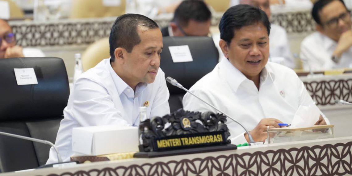 Menteri Transmigrasi Muhammad Iftitah Sulaiman dan Wamentrans Viva Yoga Mauladi