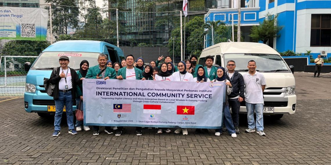 Kegiatan Pengabdian kepada Masyarakat (PKM) Internasional oleh Perbanas Institute Jakarta, di Gunung Padang, Cianjur, Jawa Barat, Kamis (18/9/2025).