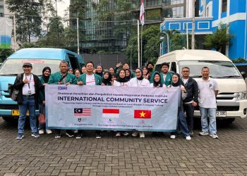 Kegiatan Pengabdian kepada Masyarakat (PKM) Internasional oleh Perbanas Institute Jakarta, di Gunung Padang, Cianjur, Jawa Barat, Kamis (18/9/2025).