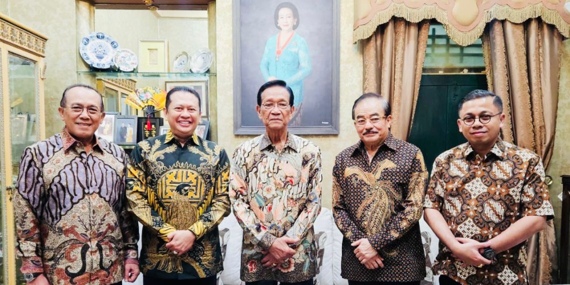 Anggota Komisi III DPR RI sekaligus Ketua MPR RI ke-15, Bambang Soesatyo (Bamsoet), bertemu Sri Sultan Hamengkubuwono X di Keraton Yogyakarta, Minggu (21/9/2025).