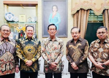 Anggota Komisi III DPR RI sekaligus Ketua MPR RI ke-15, Bambang Soesatyo (Bamsoet), bertemu Sri Sultan Hamengkubuwono X di Keraton Yogyakarta, Minggu (21/9/2025).