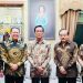 Anggota Komisi III DPR RI sekaligus Ketua MPR RI ke-15, Bambang Soesatyo (Bamsoet), bertemu Sri Sultan Hamengkubuwono X di Keraton Yogyakarta, Minggu (21/9/2025).