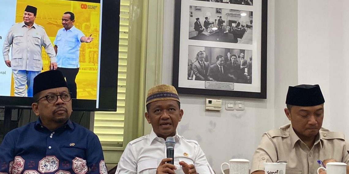 Bahlil Lahadalia (Baju Putih). Sumber foto : KOMPAS