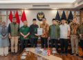 Supratman Andi Agtas saat menyatukan dua kubu PPP yang berseteru.