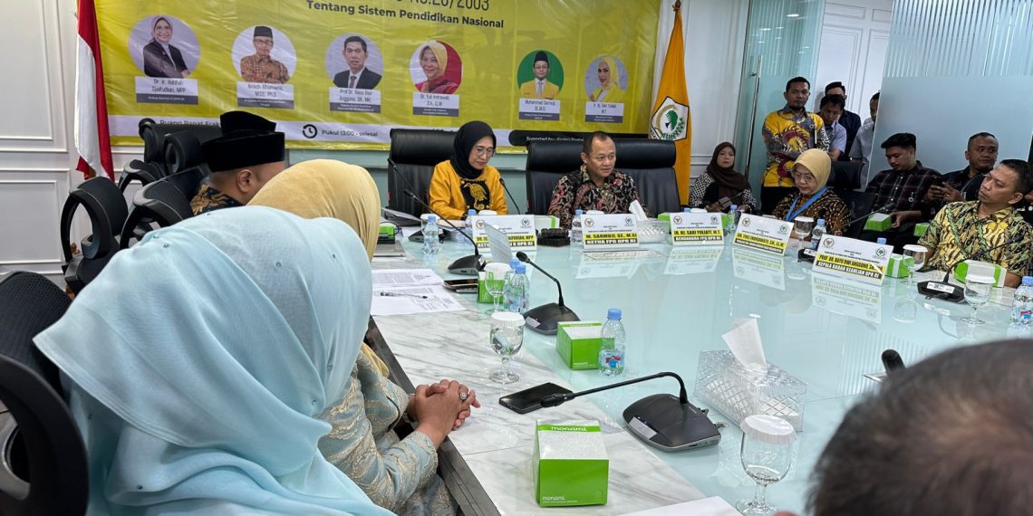 FGD Revisi UU Sisdiknas yang digelar Fraksi Partai Golkar di Kompleks Parlemen, Senayan Jakarta, pada Rabu (01/10/2025).